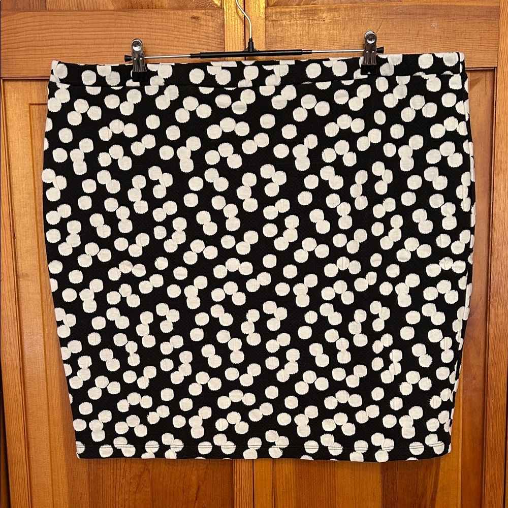 Leota Black White Patterned Pencil Skirt Plus 2X/2L NWT Stretch Knee Length - Picture 1 of 6